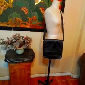 REACTION Kenneth Cole Faux Leather Messenger Shoulder Bag Preowned